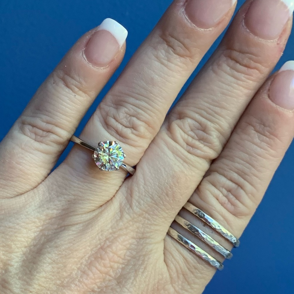 Brilliant white 2 cttw moissanite solitaire ring - Picture 3 of 16